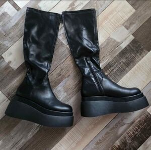 Call it Spring Size 6 black zip up platform boots